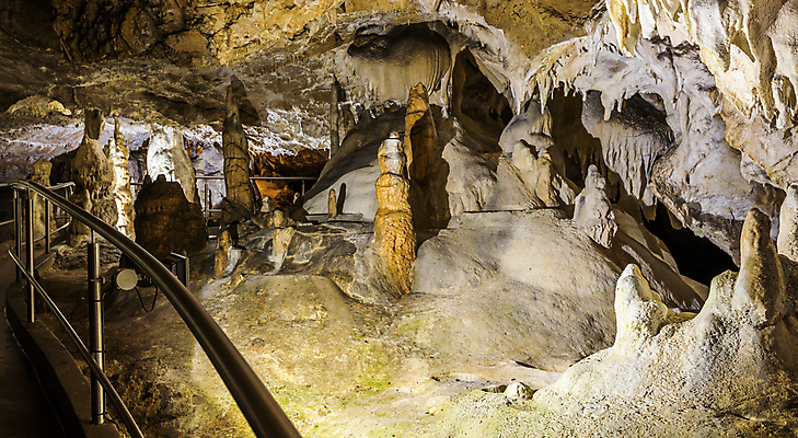 포토 JPG 해외이미지 길 벽 자연 실내 그림자 사람없음 내부 빛 갈색 어둠 침묵 시험 탐험 바위 기둥 복도 동굴 미술관 묘사 통로 질감 안심 지하 내추럴 깊이 땅바닥 슬로바키아 종유석 지질학 철책 해외202004 해외포토 교육 건축 유럽 컬러 바닥 육류 소리 돌_바위 생태계 파일형식 이미지허브