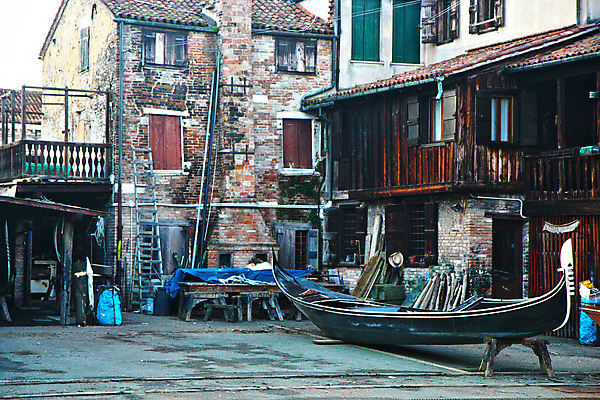 포토 JPG 해외이미지 전통 바다 여행 사람없음 물 이탈리아 도시 보트 곤돌라 운하 베네치아 해외202004 해외포토 자연요소 유럽 배_교통 파일형식 이미지허브