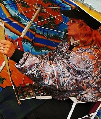 포토 JPG 해외이미지 우산 거리 표정 한명 사람 연필 붓 그리기 이젤 그림 예술가 안락의자 해외202004 해외포토 1 의자 모션 학용품 필기구 미술도구 파일형식이미지허브 