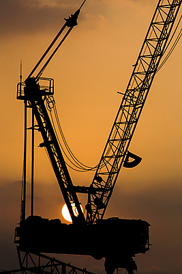 포토 JPG 해외이미지 실루엣 산업 백그라운드 비즈니스 건축양식 자연 하늘 사람없음 건물 태양 금속 항구 기계 일몰 장비 도시 업무 큼 기중기 리프트 리프팅 철강 해외202004 해외포토 자연요소 건축물 건축 교통시설 재질 촬영기법 노을 작업 중장비 크기 생태계 파일형식 이미지허브