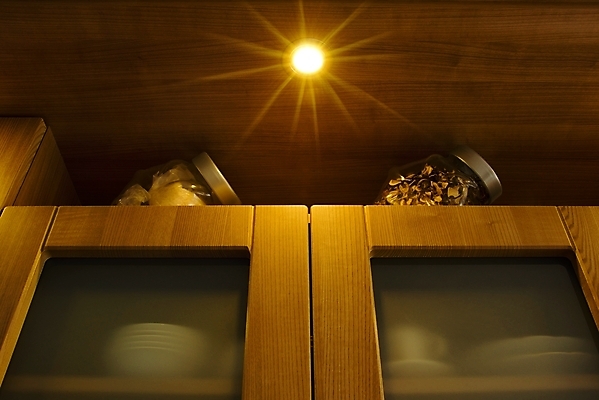 포토 JPG 해외이미지 접시 디자인 가구 건축양식 가정 유리 탁자 전등 조명 새로움 바닥 주택 파스타 실내 사람없음 내부 목재 장식 빛 문 주방 식사 방 흰색 오픈 항아리 고급 난로 계산대 캐비닛 묘사 조리대 지역 리빙 철강 화강암 스타일 주도 해외202004 해외포토 나무 식기 건축 컬러 생활용품 컨셉 재료 재질 서양음식 건물 암석 예절 도자기 난방기 사물함 파일형식 이미지허브