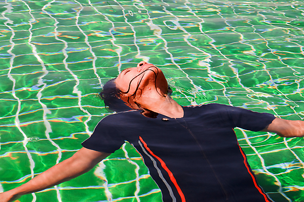 포토 JPG 해외이미지 나무 여자 여행 태국 휴가 휴식 손바닥 그림자 한명 앉기 풍경 물 여름 파란색 태양 여행객 평화 스파 꿈 잠 뜨거움 탈출 휴양지 장면 해먹 안다만 이국적 터키석 파라다이스 해외202004 해외포토 자연요소 식물 1 손 계절 아시아 바다 컬러 컨셉 모션 사람 장소 침대 보석 파일형식 이미지허브