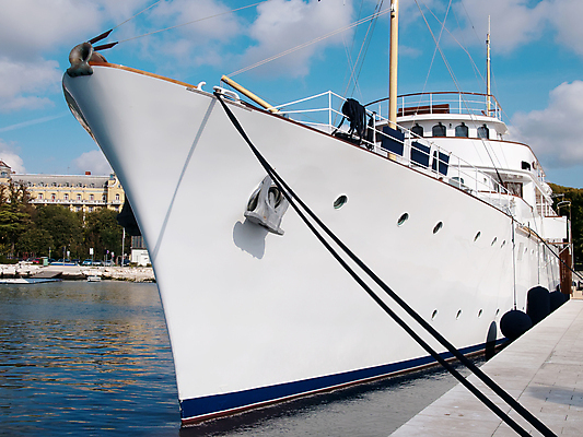 포토 JPG 해외이미지 라이프스타일 밧줄 바다 여행 요트 창문 하늘 휴가 항해 사람없음 물 항구 흰색 만 보트 재산 고급 큼 크루즈 갑판 레이더 뱃놀이 해외202004 해외포토 자연요소 줄 컬러 컨셉 배_교통 교통시설 생활 금융 전통놀이 크기 파일형식 이미지허브