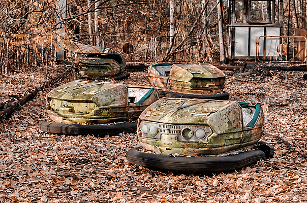 포토 JPG 해외이미지 나무 식물 계절 공원 여행 잎 자동차 자연 사람없음 야외 기계 손상 수확 가을 거친 위험 사건 철 버리기 위협 부식 복고 감염 깨짐 방사선 생태학 옛날 우크라이나 자동 재앙 해외202004 해외포토 공공시설 교육 유럽 육상교통 컨셉 농업 모션 생태계 파일형식 이미지허브