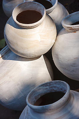 포토 JPG 해외이미지 모양 전통 디자인 아시아 문화 백그라운드 오렌지 미술 사람없음 야외 장식 태양 갈색 노란색 세일 맑음 오픈 도자기 시장 냄비 준비 점토 토기 수공예 매각 핸드메이드 많음 해외202004 해외포토 자연요소 나라 컬러 컨셉 과일 날씨 문화예술 용기_그릇 솥 공예 파일형식 이미지허브