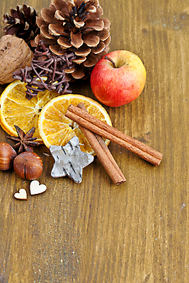 포토 JPG 해외이미지 별 백그라운드 크리스마스 겨울 오렌지 사람없음 목재 세로 견과류 하트 시골 사과 호두 나무껍질 솔방울 노엘 시나몬 헤이즐넛 카피스페이스 해외202004 해외포토 자연요소 모양 나무 계절 기념일 과일 재료 공백 껍질 파일형식 이미지허브