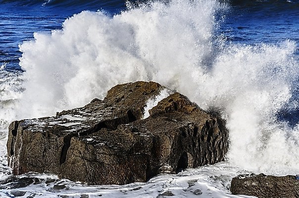 포토 JPG 해외이미지 유럽 파도 바다 자연 사람없음 물 파란색 흰색 스페인 떨어짐 큼 묘사 그림 질감 암초 대서양 스플래쉬 해외202004 해외포토 자연요소 나라 컬러 컨셉 크기 생태계 파일형식 이미지허브