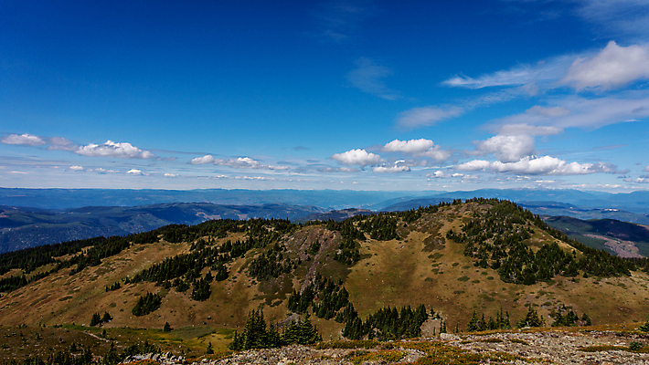 포토 JPG 해외이미지 나무 구름 계절 백그라운드 자연 하늘 산 파노라마 풍경 사람없음 야외 초록색 여름 파란색 태양 계곡 하이킹 정상 숲 수평선 해외202004 해외포토 자연요소 식물 컬러 레저 촬영기법 생태계 파일형식 이미지허브