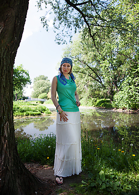 포토 JPG 해외이미지 나무 1 라이프스타일 웰빙 응시 공원 여자 행복 무기 자국 모션 자연 휴식 건강 한명 미소 사람 성인 야외 여름 햇빛 태양 걷기 젖음 중앙 유일 해외202004 해외포토 자연요소 식물 시선 계절 공공시설 감정 컨셉 표정 생활 생태계 파일형식 이미지허브