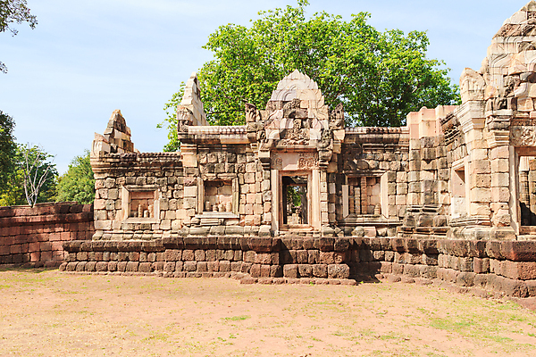 포토 JPG 해외이미지 나무 아시아 종교 문화 벽 조각 여행 오렌지 건축양식 태국 하늘 벽돌 동양인 사람없음 야외 목재 물 파란색 여행객 사찰 역사 재산 사암 동쪽 천연기념물 고고학 옛날 파멸 힌두교 해외202004 해외포토 자연요소 식물 교육 건축 나라 컬러 컨셉 과일 재료 종교건축 사람 인종 금융 돌_바위 방향 파일형식 소멸 이미지허브