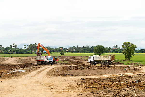 포토 JPG 해외이미지 직업 산업 지구 모래 신체 교통시설 사람없음 기계 흙 장비 건설현장 화물 도시 업무 운반 불도저 굴착기 삽 버리기 발굴 국자 상업 먼지 트랙터 짐차 무거움 배수구 개발 땅파기 집게발 채석 해외202004 해외포토 교통 모션 자동차 주방용품 건설업 운송업 작업 중장비 무게 농기계 시설 특수차량 파일형식 이미지허브