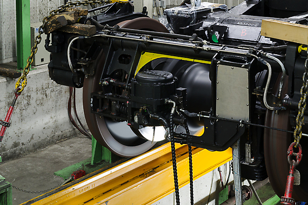 포토 JPG 해외이미지 산업 공장 교통시설 모션 직장 사람없음 금속 기계 카트 운전 기차 도구 업무 바퀴 터널 수리 철 창고 확인 서비스 마차 단상 차고 철강 터미널 해외202004 해외포토 길 육상교통 교통수단 교통 회사 공업 재질 대중교통 작업 시설 파일형식 이미지허브