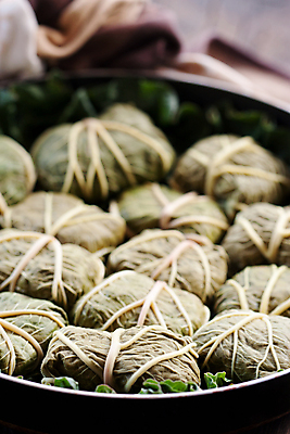 포토 JPG 해외이미지 전통 접시 음식 잎 다이어트 채소 포장 밥 건강 육류 요리 사람없음 초록색 식당 식사 저녁식사 시골 신선 프라이팬 맛 먹기 날것 슬라이스 롤 그리스인 내추럴 점심식사 폭식 조지아 채식주의자 해외202004 해외포토 서양인 식물 식기 컬러 컨셉 식재료 모션 주방용품 상점 채식 동유럽 파일형식 이미지허브