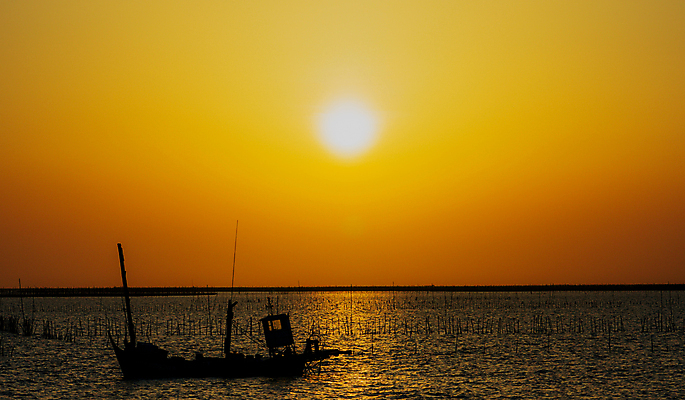 포토 JPG 해외이미지 실루엣 호수 바다 백그라운드 오렌지 자연 하늘 휴가 풍경 사람없음 빨간색 물 여름 태양 반사 노란색 일출 일몰 황금 저녁 질감 내추럴 넘어짐 수평선 카피스페이스 해외202004 해외포토 자연요소 계절 컬러 과일 모션 촬영기법 노을 공백 야간 생태계 파일형식 이미지허브