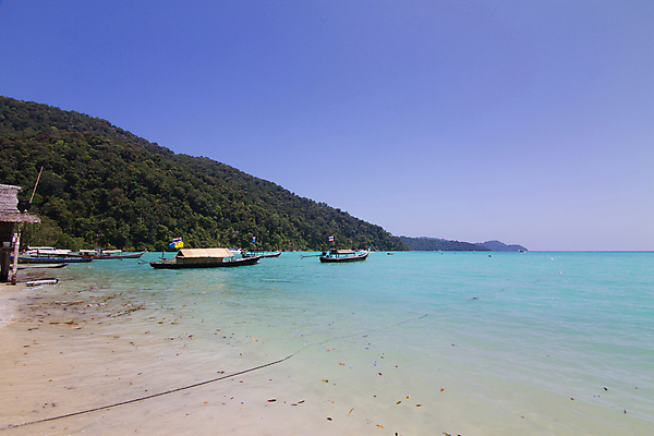 포토 JPG 해외이미지 행복 모래 바다 섬 여행 태국 자연 하늘 휴가 휴식 풍경 사람없음 물 여름 파란색 추위 보트 산호 돌산 휴양지 꼬리 암초 남쪽 석호 안다만 이국적 터키석 파라다이스 혼자 해외202004 해외포토 자연요소 계절 감정 아시아 컬러 컨셉 배_교통 산 장소 자포동물 보석 방향 생태계 파일형식 이미지허브