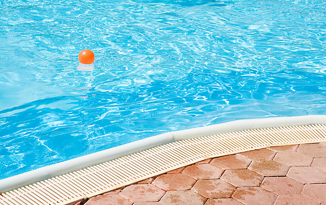 포토 JPG 해외이미지 물결 백그라운드 공 휴식 수영장 사람없음 가로 물 여름 파란색 빛 반사 수영 젖음 투명 비치볼 잔물결 해외202004 해외포토 자연요소 계절 컬러 컨셉 바캉스용품 수상스포츠 파일형식 이미지허브