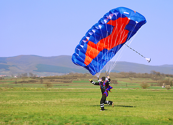 포토 JPG 해외이미지 스포츠 한명 사람 야외 비행 스카이다이빙 낙하산 해외202004 해외포토 1 익스트림스포츠 파일형식 이미지허브