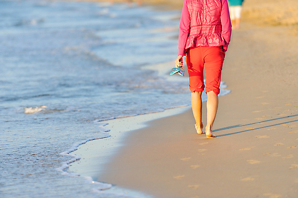 포토 JPG 해외이미지 백인 라이프스타일 여자 행복 여유 모래 바다 발 휴가 휴식 수영장 사람 사람없음 야외 물 여름 빛 청춘 햇빛 걷기 일몰 흰색 신선 뜨거움 선탠 혼자 해외202004 해외포토 자연요소 서양인 계절 감정 컬러 컨셉 모션 생활 신체부위 태양 노을 파일형식 이미지허브