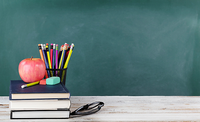 포토 JPG 해외이미지 학생 교육 안경 교실 학교 문구용품 사람없음 책 초록색 스터디 연필 교사 칠판 사과 책상 오브젝트 신학기 지우개 공급 카피스페이스 해외202004 해외포토 직업 잡화 컬러 가구 과일 학용품 학습 필기구 공백 파일형식 이미지허브