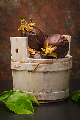 포토 JPG 해외이미지 잎 실내 사람없음 신선 양동이 열대과일 담기 패션후르츠 갈색배경 해외202004 해외포토 식물 백그라운드 과일 모션 내부 갈색 파일형식 이미지허브