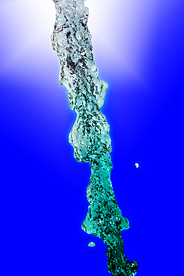 포토 JPG 해외이미지 모양 물결 파도 백그라운드 컨셉 모션 자연 추상 사람없음 물 파란색 빛 수중 거품 젖음 흐름 흰색 물방울 신선 투명 액체 떨어짐 순수 엘리먼트 해외202004 해외포토 자연요소 바다 컬러 무늬 생태계 파일형식 이미지허브