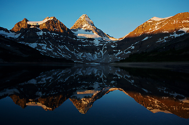 포토 JPG 해외이미지 호수 캐나다 자연 아침 산 풍경 사람없음 빛 반사 얼음 정상 빙하 웅장함 절정 로키산맥 해외202004 해외포토 주간 자연요소 북아메리카 생태계 파일형식 이미지허브