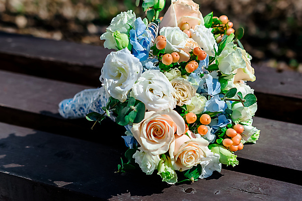 포토 JPG 해외이미지 드레스 꽃 분홍색 꽃다발 결혼 잎 꽃무늬 자연 결혼식 사랑 사람없음 장식 초록색 여름 장미 봄 흰색 축하 다발 배열 해외202004 해외포토 식물 옷 계절 감정 컬러 컨셉 무늬 이벤트 생태계 파일형식 이미지허브