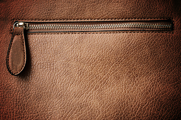 포토 JPG 해외이미지 스튜디오촬영 백그라운드 패턴 검은배경 사람없음 책 컬러풀 한개 갈색 금속 검은색 공백 재킷 코트 주름 플랫 은색 가죽 질감 잠금 결 지퍼 물결무늬 숨김 울퉁불퉁 카피스페이스 갈색배경 해외202004 해외포토 1 물결 컬러 컨셉 무늬 재질 실내 외투 보안 파일형식 이미지허브