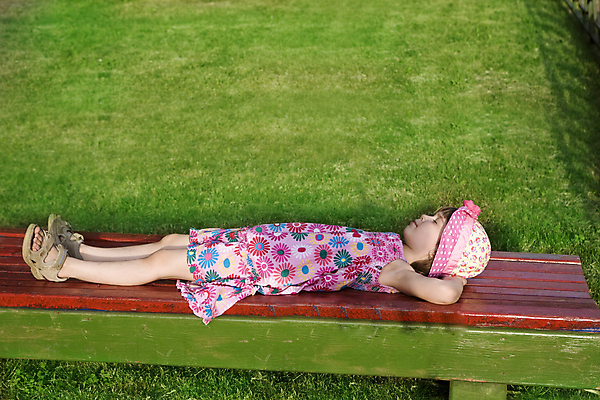 포토 JPG 해외이미지 드레스 꽃 행복 어린이 벤치 한명 활발 기쁨 만족 거짓말 파나마 해외202004 해외포토 식물 1 옷 감정 컨셉 의자 사람 남아메리카 파일형식 이미지허브