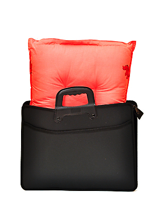 포토 JPG 해외이미지 서류가방 가방 비즈니스 베개 휴식 피곤 사람없음 빨간색 검은색 꿈 흰색 잠 업무 해외202004 해외포토 잡화 컬러 컨셉 침구 작업 파일형식 이미지허브