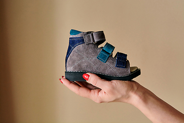 포토 JPG 해외이미지 모양 옷 어린이 스포츠 백그라운드 신발 2 발 부츠 건강 사람 사람없음 치료 파란색 상점 놀이방 아기 쌍 샌들 작음 가죽 묘사 고무 테라피 조절 고립 양발 정형외과 스타일 유일 해외202004 해외포토 컬러 의학 병원 신체부위 뷰티 크기 파일형식 이미지허브