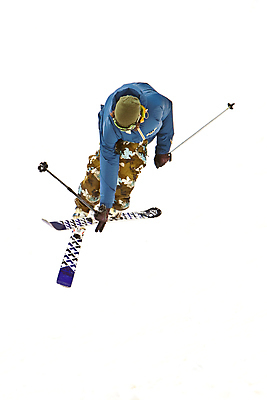 포토 JPG 해외이미지 라이프스타일 행복 스포츠 여행 포즈 모션 하늘 휴가 스키 산 한명 사람 성인 취미 파란색 태양 얼음 힘 기쁨 추위 자유 흰색 용기 순수 속도 암초 무료 무임승차 해외202004 해외포토 자연요소 1 그릇 감정 컬러 컨셉 겨울스포츠 생활 승차 파일형식 이미지허브