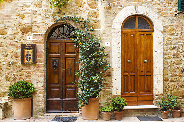 포토 JPG 해외이미지 식물 전통 외관 꽃 화분 벽 꽃무늬 건축양식 거리 주택 사람없음 야외 장식 초록색 문 계단 마을 이탈리아 수확 바위 시골 중세 역사 재산 우아함 지중해 묘사 그림 타운 토스카나 스타일 해외202004 해외포토 건축 유럽 바다 컬러 컨셉 무늬 농업 건물 금융 돌_바위 도시 파일형식 이미지허브