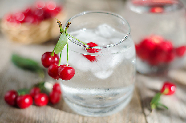 포토 JPG 해외이미지 열매 안경 음료 음식 다이어트 과일 아침 건강 그림자 사람없음 목재 가로 빨간색 물 여름 빛 바구니 우주 맑음 얼음 어둠 추위 흰색 물방울 신선 액체 체리 닫기 선택 맛 가득함 큐브 보케 부드러움 해외202004 해외포토 주간 자연요소 나무 식물 잡화 계절 컬러 컨셉 재료 모션 날씨 감각 파일형식 이미지허브