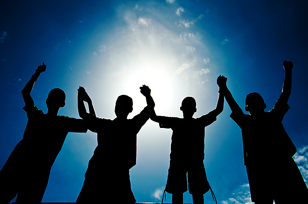 포토 JPG 해외이미지 구름 남자 행복 실루엣 어린이 하늘 성공 기념 그림자 한명 서기 사람 소년 사람없음 야외 태양 축하 우승 황금 정상 상패 메달 그림 해외202004 해외포토 자연요소 1 감정 컨셉 모션 촬영기법 최고 상_우승 상_상패 파일형식 이미지허브