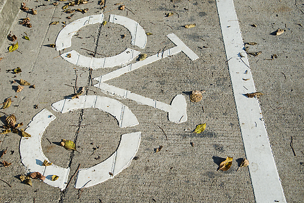 포토 JPG 해외이미지 공원 도로 길 여행 백그라운드 건강 사람없음 야외 자전거 흰색 도시 보행로 아스팔트 심볼 사인 순환 사이클링 루트 바이킹 방법 선로 해외202004 해외포토 공공시설 컬러 교통시설 모션 바이크 육상스포츠 파일형식 이미지허브