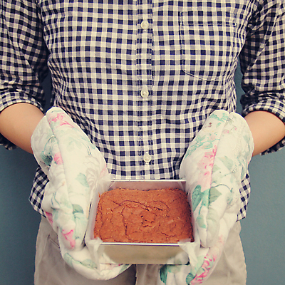 포토 JPG 해외이미지 전통 접시 음식 장갑 디저트 주택 따뜻함 관리 요리 사람 사람없음 과자 케이크 초콜릿 식사 수확 잡기 뜨거움 달콤 맛 설탕 굽기 주기 주부 복고 레시피 코코아 리빙 브라우니 소셜네트워크 파스텔톤 필터 핸드메이드 스타일 해외202004 해외포토 식기 잡화 음료 컬러 컨셉 농업 모션 건물 구이 파일형식 이미지허브