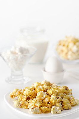 포토 JPG 해외이미지 접시 음식 와인잔 공 치즈 건강 요리 서기 사람없음 우주 우유 흰색 그룹 맛 아침식사 가득함 흰배경 유기농 보케 팝콘 내추럴 해외202004 해외포토 식기 웰빙 컬러 백그라운드 컨셉 술잔 모션 유제품 식사 파일형식 이미지허브