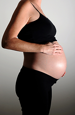 포토 JPG 해외이미지 백인 엄마 건강 한명 성인 임산부 임신 태교 몸통 태아 복부 해외202004 해외포토 서양인 1 가족 사람 신체부위 파일형식 이미지허브