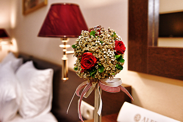 포토 JPG 해외이미지 커플 기념일 꽃 꽃다발 결혼 백그라운드 잎 꽃무늬 가족 신혼부부 결혼식 남편 함께함 관리 사랑 사람 사람없음 장식 장미 신혼여행 벚꽃 흰색 축하 인사 반지 황금 우아함 손톱 다이아몬드 약혼 접수 처음 파스텔톤 해외202004 해외포토 식물 손 부부 감정 컬러 컨셉 무늬 장신구 관계 이벤트 예절 보석 약속 신혼 파일형식 이미지허브