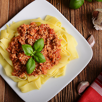 포토 JPG 해외이미지 전통 접시 음식 백그라운드 잎 토마토 재료 부분 치즈 함께함 파스타 마늘 스파게티 육류 요리 사람없음 목재 빨간색 초록색 주방 식당 식사 저녁식사 이탈리아 흰색 뜨거움 클래식 맛 국수 올리브 바질 점심식사 다진 마카로니 볼로냐 탄수화물 탈리아텔레 해외202004 해외포토 나무 식물 식기 열매 유럽 컬러 컨셉 채소 식재료 유제품 서양음식 상점 면류 파스타면 파일형식 이미지허브
