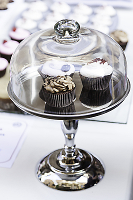 포토 JPG 해외이미지 접시 꽃 음식 분홍색 결혼 백그라운드 과일 유리 탁자 휴가 디저트 기념 쟁반 발렌타인데이 사탕 서기 사람없음 장식 빨간색 파티 케이크 얼음 축제 희망 소용돌이 흰색 하트 축하 생일 화려 차 달콤 폐기물 설탕 컵케이크 굽기 크림 반죽 프랑스어 고립 뷔페 프로스팅 벨벳 해외202004 해외포토 자연요소 모양 식물 문자 식기 기념일 감정 음료 컬러 가구 컨셉 모션 데이이벤트 재질 이벤트 회오리 맛 쓰레기 실크 구이 제빵 파일형식 이미지허브