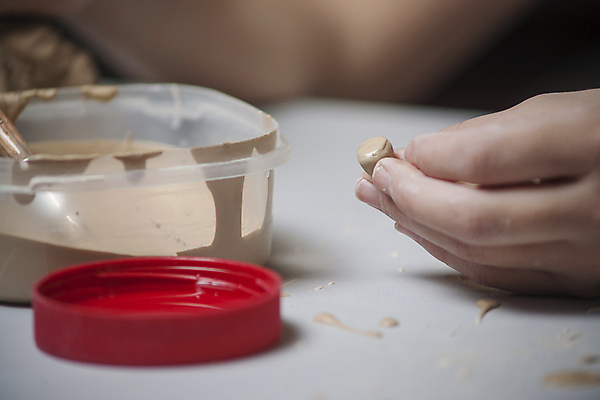 포토 JPG 해외이미지 모양 전통 라이프스타일 손 디자인 여자 문화 어린이 백그라운드 비즈니스 손가락 기술 창조 미술 사람 사람없음 갈색 젖음 터치 엄지손가락 작업 바퀴 도자기 감각 원주민 상품 디자이너 만들기 예술가 점토 진흙 토기 장인 조형 조절 도예가 돌리기 조각가 핸드메이드 해외202004 해외포토 직업 컬러 모션 문화예술 생활 신체부위 용기_그릇 아프리카인 파일형식 이미지허브