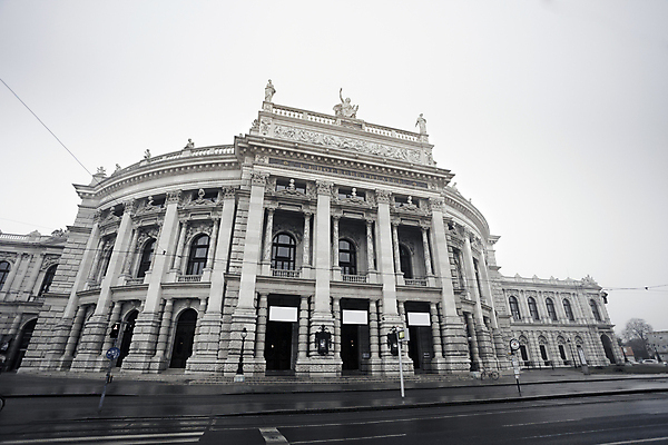 포토 JPG 해외이미지 구름 전통 디자인 외관 유럽 문화 조각 여행 건축양식 창문 상상 놀이 하늘 미술 사람없음 야외 건물 조각상 여행객 무대 기둥 반지 도시 역사 비엔나 오스트리아 극장 시력 지역 천연기념물 법정 옛날 웅장함 스타일 해외202004 해외포토 자연요소 건축물 건축 나라 장신구 문화예술 사람 조형물 파일형식 이미지허브