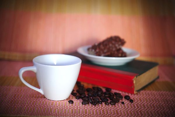 포토 JPG 해외이미지 1 그릇 식기 접시 커피 백그라운드 유리 사람없음 컵 반사 우주 침묵 공백 머그컵 흰색 차 컨테이너 자르기 오브젝트 싱글 심플 슛 카페인 해외202004 해외포토 산업 음료 컬러 모션 재질 소리 파일형식 이미지허브