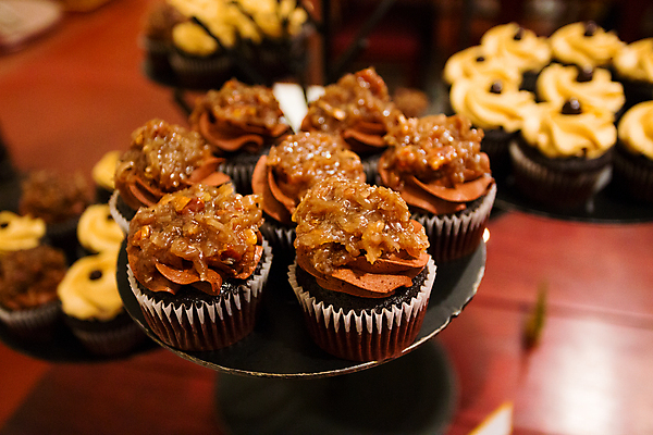 포토 JPG 해외이미지 음식 결혼 디저트 사탕 사람없음 파티 초콜릿 컵케이크 모음 접수 해외202004 해외포토 이벤트 케이크 파일형식 이미지허브