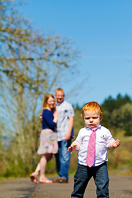 포토 JPG 해외이미지 백인 커플 남자 행복 어린이 가족 엄마 넥타이 3 사람 성인 야외 빨간색 세명 육아 흰색 아기 그룹 아빠 생강 빨간머리 걸음마 해외202004 해외포토 서양인 헤어스타일 잡화 감정 컬러 채소 관계 모션 파일형식 이미지허브