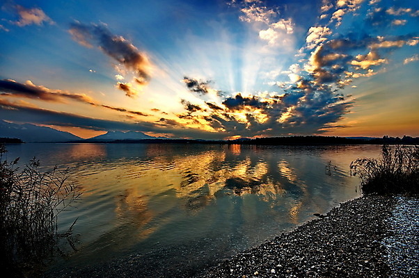 포토 JPG 해외이미지 나무 구름 호수 여행 백그라운드 오렌지 자연 하늘 아침 휴가 휴식 산 독일 풍경 사람없음 야외 빨간색 물 여름 파란색 빛 햇빛 반사 평화 일출 환경 일몰 새벽 바위 숲 즐거움 해외202004 해외포토 주간 자연요소 식물 계절 감정 유럽 컬러 컨셉 과일 태양 노을 돌_바위 생태계 파일형식 이미지허브