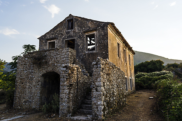 포토 JPG 해외이미지 나무 섬 여행 건축양식 창문 자연 하늘 주택 사람없음 야외 건물 관광지 마을 골동품 바위 농촌 시골 행운 중세 역사 재산 무서움 버리기 그리스 명승지 옛날 코르푸 해외202004 해외포토 식물 건축물 건축 감정 유럽 컨셉 모션 풍경 금융 돌_바위 생태계 파일형식 이미지허브
