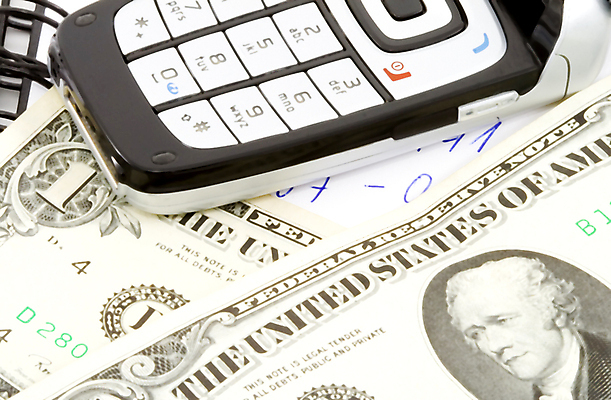 포토 JPG 해외이미지 종이 지폐 돈 비즈니스 모바일 사람없음 금융 경제 스마트폰 사무실 숫자 펜 달러 계산 계획 가격 전화기 묘사 오브젝트 이익 회계 대출 경영 해외202004 해외포토 문자 컨셉 핸드폰 스마트기기 필기구 재산 파일형식 이미지허브